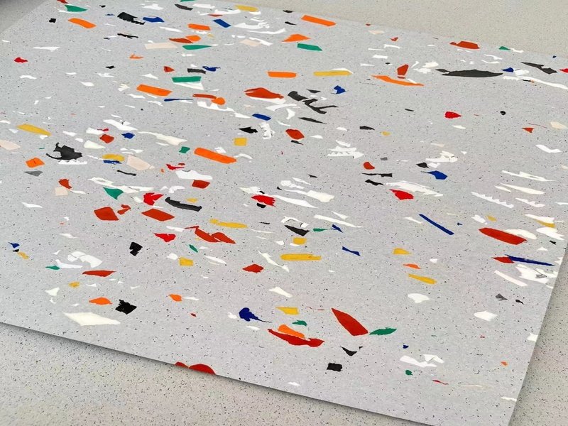 A microscopic view showing black SBR particles bonded with colored EPDM granules